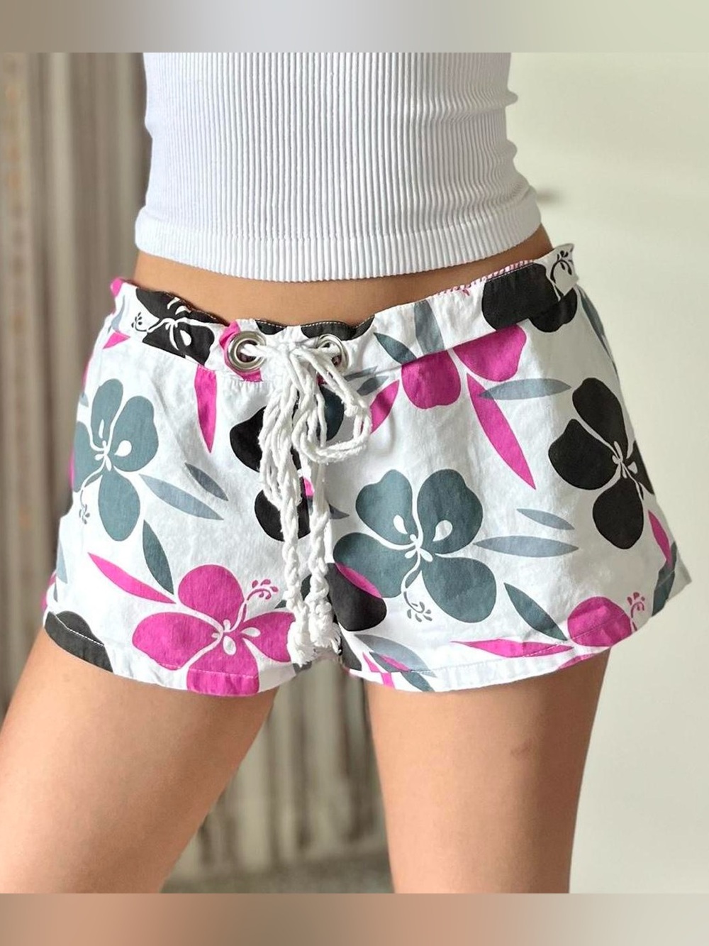 derek heart hibiscus mini shorts
